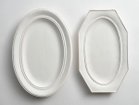 【ミシンポタリークリエーション/MISHIM POTTERY CREATION / GOODS】のStiLL octagon plate / スティル オクタゴンプレート(胡粉) 左:同シリーズの「オーバルプレート」、右:本商品|ID: prp329100004947649 ipo3291000000037129704