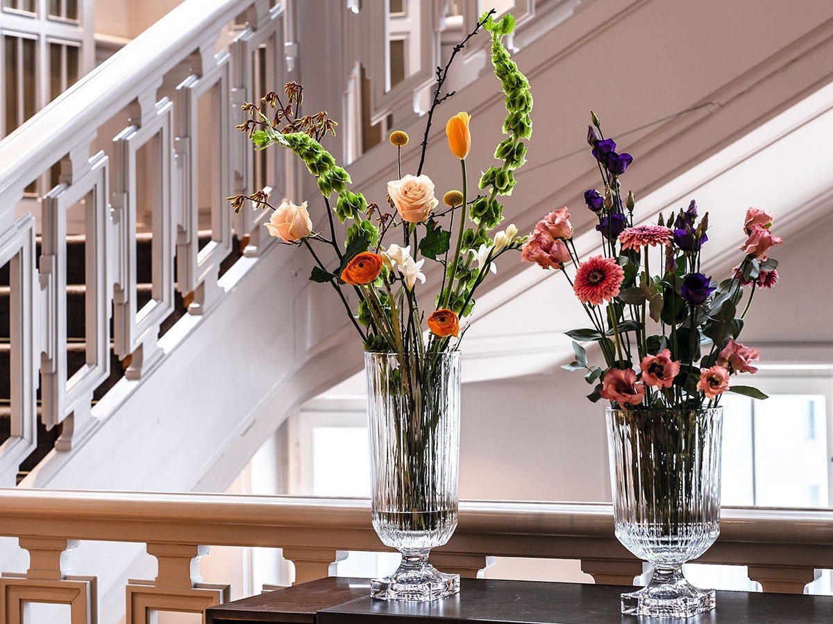 【ナハトマン/Nachtmann / GOODS】のMinerva Vase / ミネルヴァ ベース 32cm インテリア・キッズ・メンズ・レディースファッション・服の通販 founy(ファニー) 　送料無料　Free Shipping　カッティング　Cutting Detail　コレクション　Collection, Seasonal Line　スクエア　Square, Square Shape　フラワー　Flower, Floral　ラグジュアリー　Luxury, Elegant　ホーム・キャンプ・アウトドア・お取り寄せ　Home Living / Home & Lifestyle / Camping Gear / Outdoor Camping　家具・インテリア　Home Furniture & Interior. Stylish & Functional Living Spaces　その他 インテリア雑貨、家具　Home Decor & Furniture Extras　左:サイズ違いの「高さ40cm」、右:本商品|ID: prp329100004947950 ipo3291000000037131156