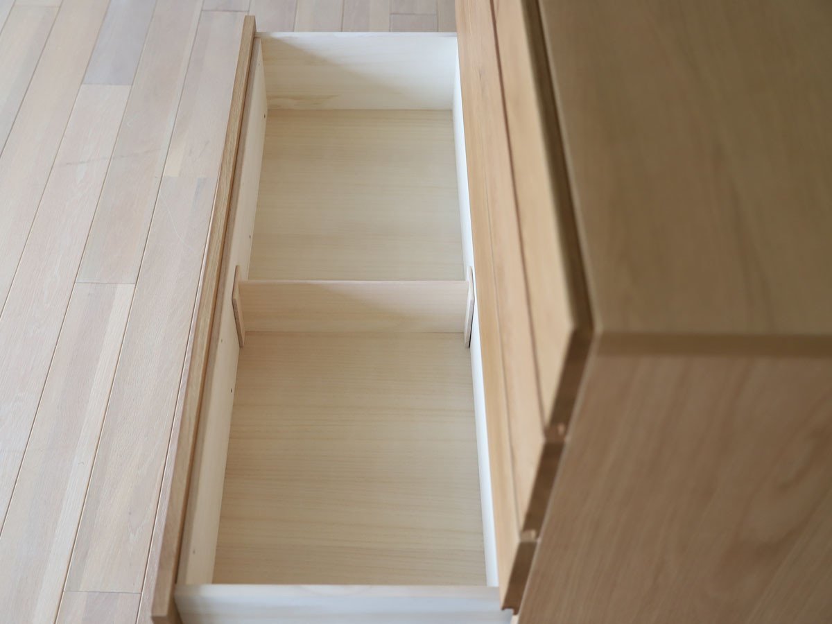 【フライミー ヴェール/FLYMEe vert / GOODS】のLOW CHEST / ローチェスト #106789 インテリア・キッズ・メンズ・レディースファッション・服の通販 founy(ファニー) 　アクセサリー　Fashion Accessories　スタンダード　Standard, Basic　ボックス　Boxy, Box Shape　ホーム・キャンプ・アウトドア・お取り寄せ　Home Living / Home & Lifestyle / Camping Gear / Outdoor Camping　家具・インテリア　Home Furniture & Interior. Stylish & Functional Living Spaces　収納家具・キャビネット　Storage Furniture　チェスト・収納引き出し　Drawers / Storage Chest　下段の引出しには可動式の仕切りが付属。収納するものに合わせて位置を調節することで、整理整頓に役立ちま|ID: prp329100004960236 ipo3291000000037216298