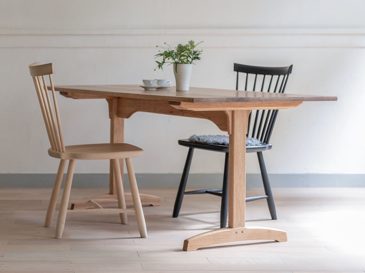 【北の住まい設計社/KITANOSUMAISEKKEISHA / GOODS】のLilla Aland / リッラ・オーランド インテリア・キッズ・メンズ・レディースファッション・服の通販 founy(ファニー) 　シンプル　Simple, Minimal　バランス　Balance, Style Balance　送料無料　Free Shipping　ホーム・キャンプ・アウトドア・お取り寄せ　Home Living / Home & Lifestyle / Camping Gear / Outdoor Camping　家具・インテリア　Home Furniture & Interior. Stylish & Functional Living Spaces　チェア・椅子　Seating & Chairs　ダイニングチェア・木製チェア　Dining Chairs　左:カバ、右:ブラック(塗装仕上)|ID: prp329100004963496 ipo3291000000037242111