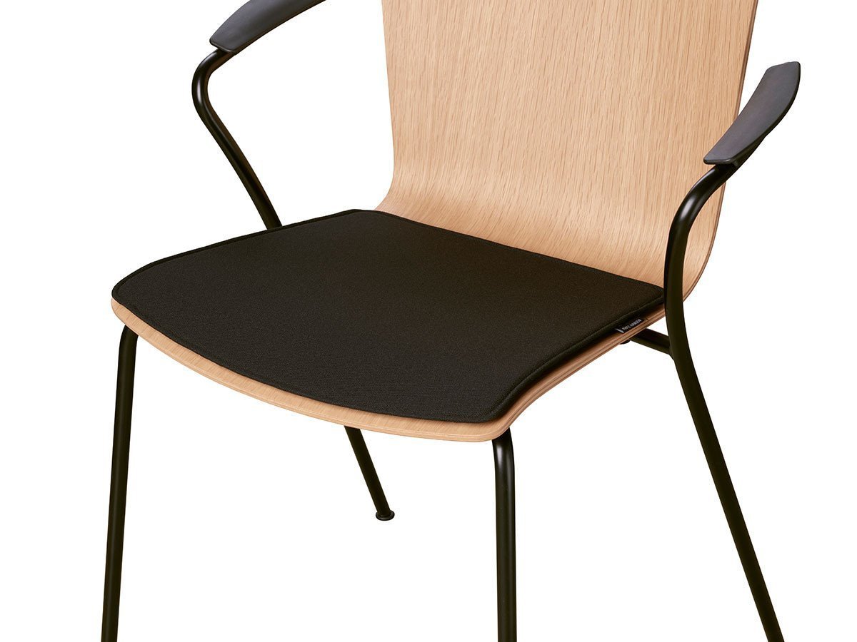 【フリッツ ハンセン/FRITZ HANSEN / GOODS】のVICO DUO / ヴィコデュオ アームチェア VM111 インテリア・キッズ・メンズ・レディースファッション・服の通販 founy(ファウニー) 　送料無料　Free Shipping　シンプル　Simple, Minimal　バランス　Balance, Style Balance　フォルム　Silhouette, Form　ホーム・キャンプ・アウトドア・お取り寄せ　Home Living / Home & Lifestyle / Camping Gear / Outdoor Camping　家具・インテリア　Home Furniture & Interior. Stylish & Functional Living Spaces　チェア・椅子　Seating & Chairs　ダイニングチェア・木製チェア　Dining Chairs　ホーム・キャンプ・アウトドア・お取り寄せ　Home Living / Home & Lifestyle / Camping Gear / Outdoor Camping　家具・インテリア　Home Furniture & Interior. Stylish & Functional Living Spaces　チェア・椅子　Seating & Chairs　アームチェア・アクセントチェア　Armchairs & Accent Chairs　「ヴィコデュオ用シートクッション VM170」と組み合わせてご使用いただけます。|ID: prp329100004967690 ipo3291000000037260600