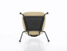 【ヴィトラ/Vitra / GOODS】のMoca / モカ スタッキングした際に表面を傷つけないように、裏にはスタッキングプロテクターを備えています。|ID: prp329100004967705 ipo3291000000037260655