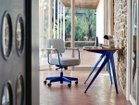 【ヴィトラ/Vitra / GOODS】のFauteuil Direction Pivotant / フォトゥイユ ディレクション ピヴォタン 大人の最旬トレンドファッション＆コーディネート founy(ファウニー) 送料無料 Free Shipping ファブリック Fabric, Textile フランス France, French ワーク Workwear, Utility Style ホーム・キャンプ・アウトドア・お取り寄せ Home Living / Home & Lifestyle / Camping Gear / Outdoor Camping 家具・インテリア Home Furniture & Interior. Stylish & Functional Living Spaces チェア・椅子 Seating & Chairs オフィスチェア・在宅ワーク用チェア Office & Desk Chairs thumbnail 張地:トレス 06 アイスグレーメランジュ(ファブリック F80)、フレーム:ブルーマルクール、アー|ID: prp329100004967796 ipo3291000000037260978