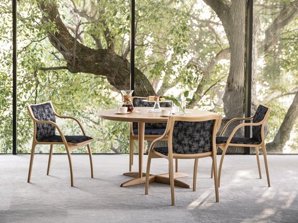 【冨士ファニチア/FUJI FURNITURE / GOODS】のLikke Semi Arm Chair / リッケ セミアームチェア インテリア・キッズ・メンズ・レディースファッション・服の通販 founy(ファニー) 　送料無料　Free Shipping　フォルム　Silhouette, Form　ホーム・キャンプ・アウトドア・お取り寄せ　Home Living / Home & Lifestyle / Camping Gear / Outdoor Camping　家具・インテリア　Home Furniture & Interior. Stylish & Functional Living Spaces　チェア・椅子　Seating & Chairs　ダイニングチェア・木製チェア　Dining Chairs　ホーム・キャンプ・アウトドア・お取り寄せ　Home Living / Home & Lifestyle / Camping Gear / Outdoor Camping　家具・インテリア　Home Furniture & Interior. Stylish & Functional Living Spaces　チェア・椅子　Seating & Chairs　アームチェア・アクセントチェア　Armchairs & Accent Chairs　手前が本商品、左右は同シリーズの「アームチェア」タイプです。|ID: prp329100004967813 ipo3291000000037261030