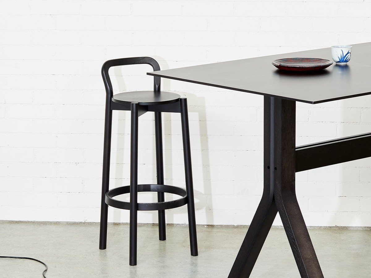 【カリモクニュースタンダード/KARIMOKU NEW STANDARD】のCASTOR BARSTOOL with BACKREST / キャストール バースツール ハイ ウィズバックレスト インテリア・キッズ・メンズ・レディースファッション・服の通販 founy(ファウニー) 　送料無料　Free Shipping　コンパクト　Compact, Small Size　シンプル　Simple, Minimal　ホーム・キャンプ・アウトドア・お取り寄せ　Home Living / Home & Lifestyle / Camping Gear / Outdoor Camping　家具・インテリア　Home Furniture & Interior. Stylish & Functional Living Spaces　チェア・椅子　Seating & Chairs　スツール・バースツール　Stools & Bar Stools　ホーム・キャンプ・アウトドア・お取り寄せ　Home Living / Home & Lifestyle / Camping Gear / Outdoor Camping　家具・インテリア　Home Furniture & Interior. Stylish & Functional Living Spaces　チェア・椅子　Seating & Chairs　カウンターチェア・ハイチェア　Bar Stools / High Stools　Photo Credit:Silvia Orlandi Puntino|ID: prp329100004968267 ipo3291000000037262601