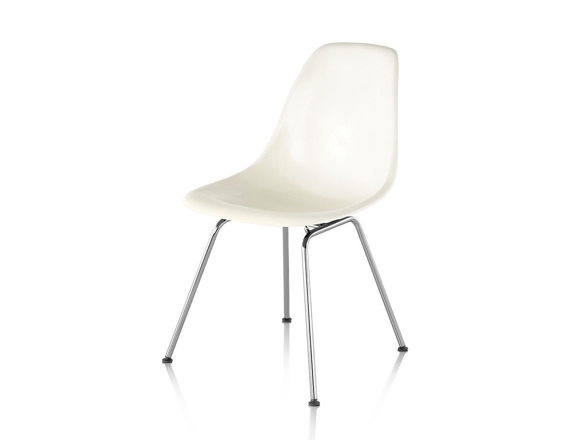 【ハーマンミラー/Herman Miller / GOODS】のEames Molded Plastic Side Shell Chair / イームズ プラスチックサイドシェルチェア 4レッグベース DSX. 47 / DSX. BK / DSX.91 インテリア・キッズ・メンズ・レディースファッション・服の通販 founy(ファウニー) 　シンプル　Simple, Minimal　人気　Popular, Best Seller　フォルム　Silhouette, Form　ホーム・キャンプ・アウトドア・お取り寄せ　Home Living / Home & Lifestyle / Camping Gear / Outdoor Camping　家具・インテリア　Home Furniture & Interior. Stylish & Functional Living Spaces　チェア・椅子　Seating & Chairs　ダイニングチェア・木製チェア　Dining Chairs　シェルホワイト、ベーストリバレントクローム|ID: prp329100004968495 ipo3291000000037263288