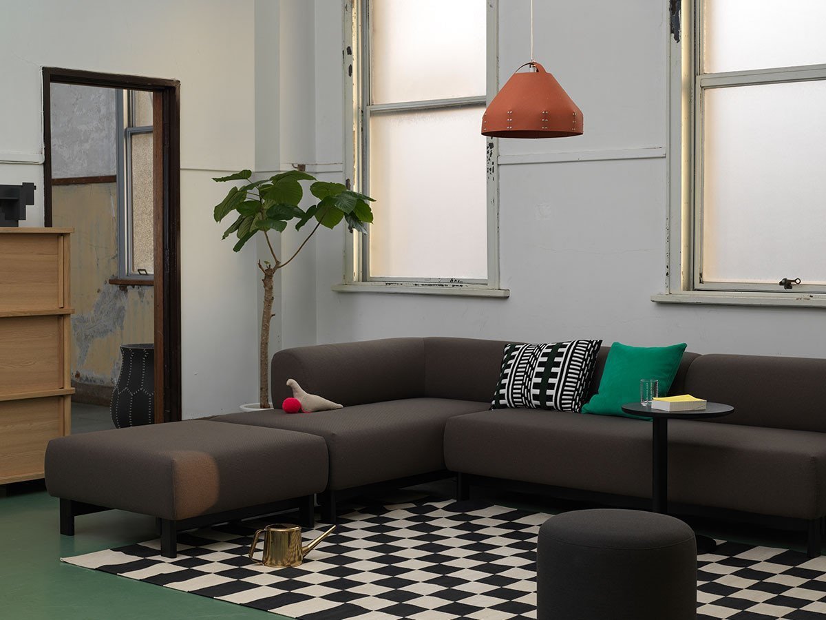 【カリモクニュースタンダード/KARIMOKU NEW STANDARD】のELEPHANT POUF Lounge / エレファントプーフ ラウンジ(ロータイプ) インテリア・キッズ・メンズ・レディースファッション・服の通販 founy(ファウニー) 　送料無料　Free Shipping　パターン　Pattern, Design Print　ファブリック　Fabric, Textile　ホーム・キャンプ・アウトドア・お取り寄せ　Home Living / Home & Lifestyle / Camping Gear / Outdoor Camping　家具・インテリア　Home Furniture & Interior. Stylish & Functional Living Spaces　チェア・椅子　Seating & Chairs　スツール・バースツール　Stools & Bar Stools　張地:B942 ブラウンブラック(クヴァドラ・スティールカット トリオ 3)、ベース:ブラック|ID: prp329100004968852 ipo3291000000037264562