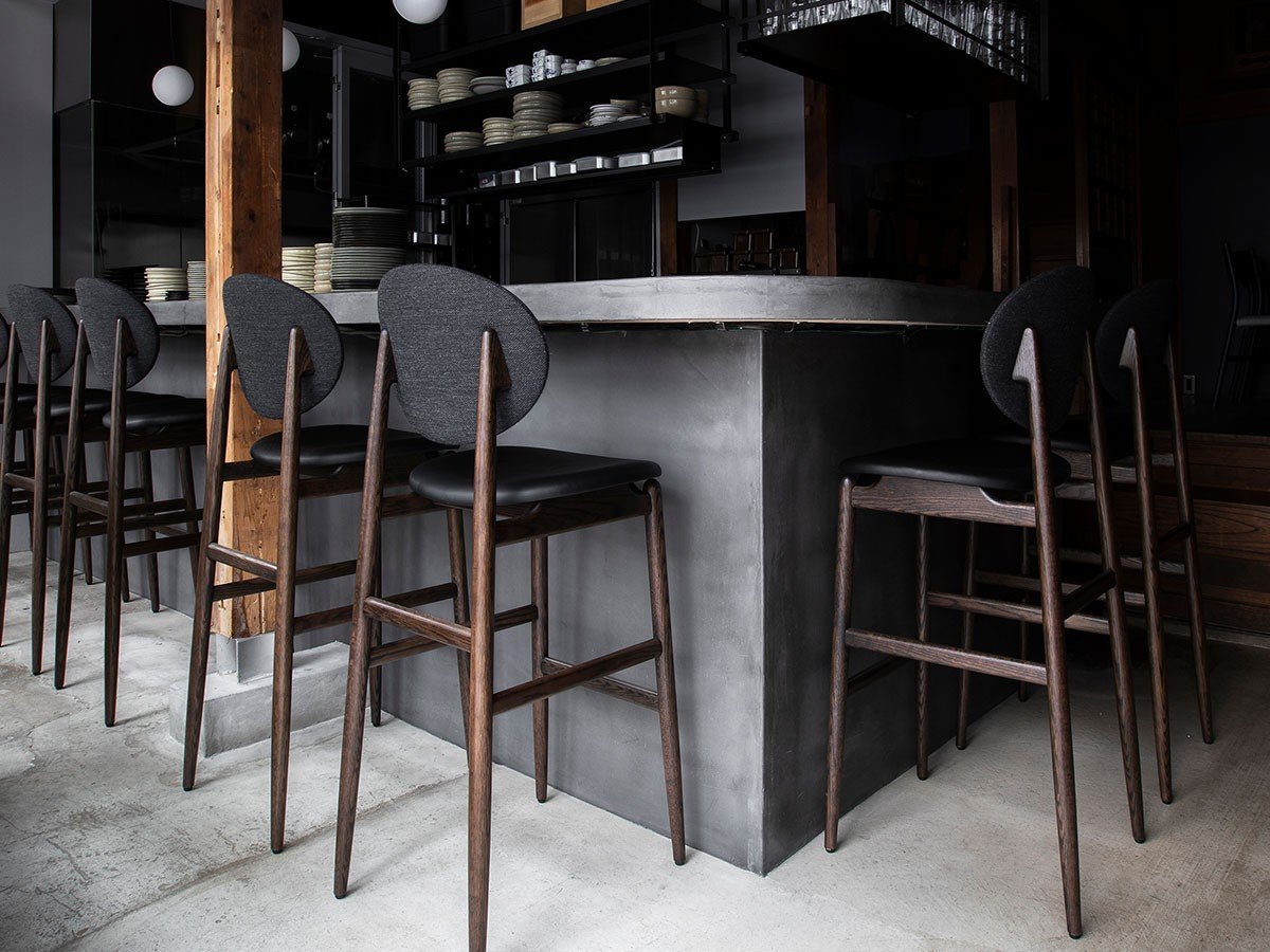 【アリアケ/ARIAKE / GOODS】のOutline Barstool / アウトライン バースツール(レザーシート+ファブリックバック) インテリア・キッズ・メンズ・レディースファッション・服の通販 founy(ファウニー) 　送料無料　Free Shipping　テーブル　Table, Dining Table　ファブリック　Fabric, Textile　ホーム・キャンプ・アウトドア・お取り寄せ　Home Living / Home & Lifestyle / Camping Gear / Outdoor Camping　家具・インテリア　Home Furniture & Interior. Stylish & Functional Living Spaces　チェア・椅子　Seating & Chairs　スツール・バースツール　Stools & Bar Stools　ホーム・キャンプ・アウトドア・お取り寄せ　Home Living / Home & Lifestyle / Camping Gear / Outdoor Camping　家具・インテリア　Home Furniture & Interior. Stylish & Functional Living Spaces　チェア・椅子　Seating & Chairs　カウンターチェア・ハイチェア　Bar Stools / High Stools　フレーム:スモークオーク|ID: prp329100004968940 ipo3291000000037264895