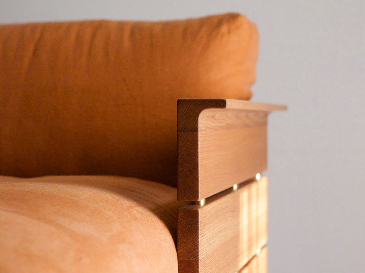 【広松木工/Hiromatsu Furniture / GOODS】のCAPO / カーポ ソファ 217 インテリア・キッズ・メンズ・レディースファッション・服の通販 founy(ファウニー) 　ヴィンテージ　Vintage Style　クッション　Cushion, Throw Pillow　スリット　Slit, Slit Detail　フレーム　Frame, Outline　モダン　Modern, Contemporary　ラバー　Rubber, Rubber Sole　ホーム・キャンプ・アウトドア・お取り寄せ　Home Living / Home & Lifestyle / Camping Gear / Outdoor Camping　家具・インテリア　Home Furniture & Interior. Stylish & Functional Living Spaces　その他 インテリア雑貨、家具　Home Decor & Furniture Extras　横スリットの間には真鍮をはさんでいます。木部の色合いの変化と馴染むように経年変化で輝きが鈍くなり、ヴ|ID: prp329100004969149 ipo3291000000037266739