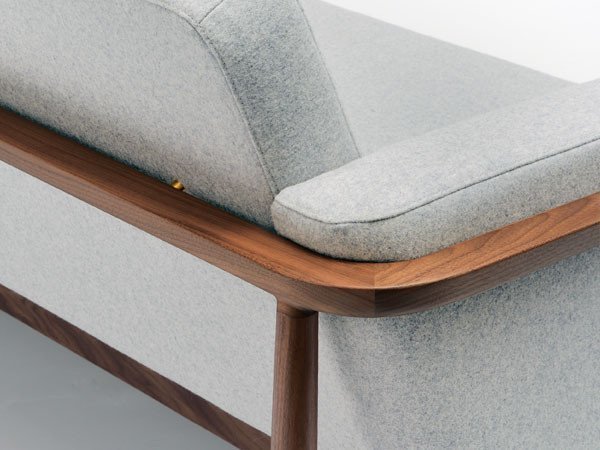 【リアルスタイル/REAL STYLE / GOODS】のCochi sofa 1P / コチ ソファ 1P インテリア・キッズ・メンズ・レディースファッション・服の通販 founy(ファウニー) 　ウッド　Wooden Design　クッション　Cushion, Throw Pillow　フィット　Fit, Slim Fit　フレーム　Frame, Outline　ラグジュアリー　Luxury, Elegant　ホーム・キャンプ・アウトドア・お取り寄せ　Home Living / Home & Lifestyle / Camping Gear / Outdoor Camping　家具・インテリア　Home Furniture & Interior. Stylish & Functional Living Spaces　ソファー　Couches & Sofas　ホーム・キャンプ・アウトドア・お取り寄せ　Home Living / Home & Lifestyle / Camping Gear / Outdoor Camping　家具・インテリア　Home Furniture & Interior. Stylish & Functional Living Spaces　チェア・椅子　Seating & Chairs　ラウンジチェア・リクライナー　Lounge Chairs / Recliners　ウッドフレームと背クッションをつなぐ真鍮製のスペーサー(参考イメージ)|ID: prp329100004969192 ipo3291000000037267096