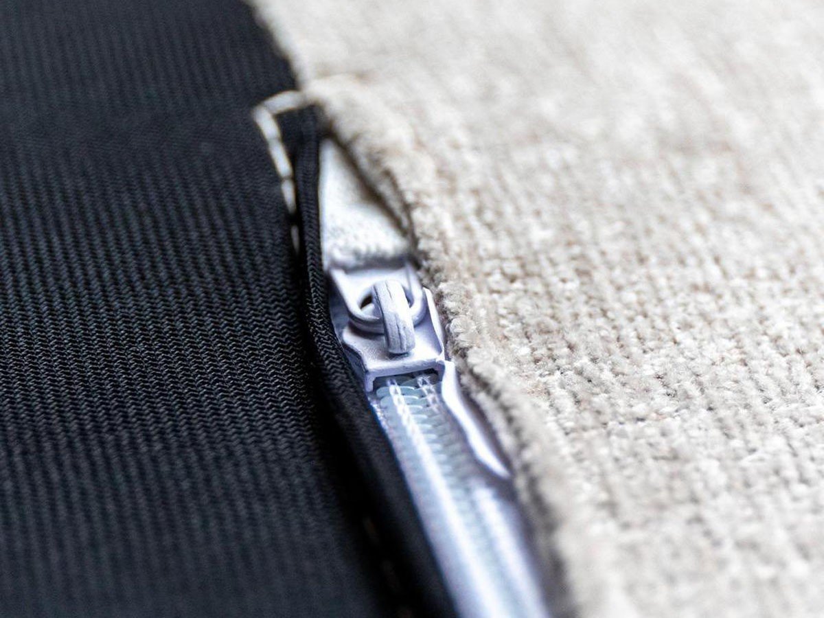 【シーヴ/SIEVE / GOODS】のmons sofa ottoman / モンス ソファ オットマン インテリア・キッズ・メンズ・レディースファッション・服の通販 founy(ファウニー) 　送料無料　Free Shipping　クッション　Cushion, Throw Pillow　シンプル　Simple, Minimal　ホーム・キャンプ・アウトドア・お取り寄せ　Home Living / Home & Lifestyle / Camping Gear / Outdoor Camping　家具・インテリア　Home Furniture & Interior. Stylish & Functional Living Spaces　ソファー　Couches & Sofas　オットマン・フットスツール　Ottomans & Footstools　クッションカバーはファスナー式です。|ID: prp329100004969302 ipo3291000000037267868