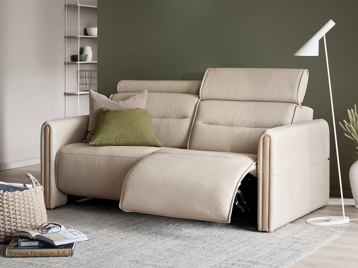 【ストレスレス/Stressless / GOODS】のStressless Emily / ストレスレス エミリー 2人掛け ウッド インテリア・キッズ・メンズ・レディースファッション・服の通販 founy(ファウニー) 　ウッド　Wooden Design　クッション　Cushion, Throw Pillow　コーティング　Coating, Coated Finish　シンプル　Simple, Minimal　スマート　Smart, Elegant　人気　Popular, Best Seller　フィット　Fit, Slim Fit　フォルム　Silhouette, Form　モダン　Modern, Contemporary　冬　Winter / This Winter　ホーム・キャンプ・アウトドア・お取り寄せ　Home Living / Home & Lifestyle / Camping Gear / Outdoor Camping　家具・インテリア　Home Furniture & Interior. Stylish & Functional Living Spaces　その他 インテリア雑貨、家具　Home Decor & Furniture Extras　フォグ / ホワイトウォッシュ|ID: prp329100004969413 ipo3291000000037268669