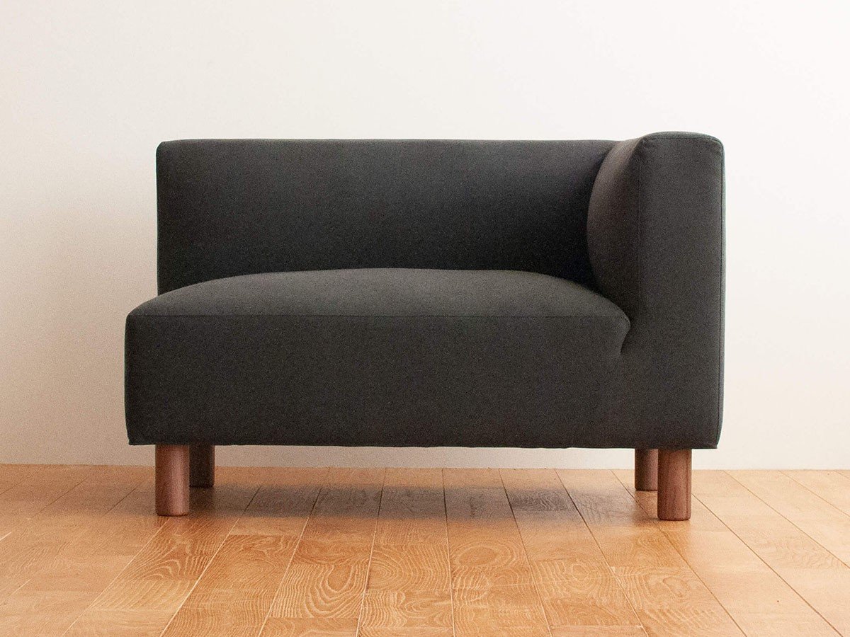 【フライミー ヴェール/FLYMEe vert / GOODS】のCOCCO ONE ARM SOFA / コッコ ワンアームソファ 105 ハイタイプ インテリア・キッズ・メンズ・レディースファッション・服の通販 founy(ファウニー) 　コンパクト　Compact, Small Size　セパレート　Separate, Two-Piece　ホーム・キャンプ・アウトドア・お取り寄せ　Home Living / Home & Lifestyle / Camping Gear / Outdoor Camping　家具・インテリア　Home Furniture & Interior. Stylish & Functional Living Spaces　ソファー　Couches & Sofas　張地:ラムース チャコール(ランク4)、脚部:ウォールナット、アーム位置:左アーム|ID: prp329100004969455 ipo3291000000037268943