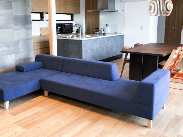 【フランネルソファ/FLANNEL SOFA / GOODS】のPIVO ONE ARM SOFA / ピヴォ 2人掛け片肘ソファ インテリア・キッズ・メンズ・レディースファッション・服の通販 founy(ファウニー) 　クッション　Cushion, Throw Pillow　ホーム・キャンプ・アウトドア・お取り寄せ　Home Living / Home & Lifestyle / Camping Gear / Outdoor Camping　家具・インテリア　Home Furniture & Interior. Stylish & Functional Living Spaces　ソファー　Couches & Sofas　ペットと暮らしているご家庭には、引っ掻きによるステッチのほつれを防止するため、ファブリックをご選択の|ID: prp329100004969462 ipo3291000000037268998