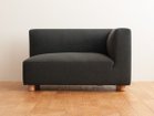 【フライミー ヴェール/FLYMEe vert / GOODS】のCOCCO ONE ARM SOFA / コッコ ワンアームソファ 105 ロータイプ 大人の最旬トレンドファッション＆コーディネート founy(ファウニー) コンパクト Compact, Small Size セパレート Separate, Two-Piece ホーム・キャンプ・アウトドア・お取り寄せ Home Living / Home & Lifestyle / Camping Gear / Outdoor Camping 家具・インテリア Home Furniture & Interior. Stylish & Functional Living Spaces ソファー Couches & Sofas thumbnail 張地:ラムース チャコール(ランク4)、アーム位置:左アーム、脚部:チェリー|ID: prp329100004969480 ipo3291000000037269104