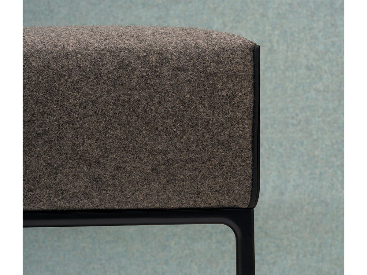 【アンドリュー ワールド/Andreu World / GOODS】のRaglan 1-Seater Bench / ラグラン BC2074 1シーターベンチ 85 × 75cm インテリア・キッズ・メンズ・レディースファッション・服の通販 founy(ファウニー) 　イタリア　Italy　クッション　Cushion, Throw Pillow　スリム　Slim, Slim Fit　パイピング　Piping, Trim Design　フォーム　Form　モダン　Modern, Contemporary　送料無料　Free Shipping　ホーム・キャンプ・アウトドア・お取り寄せ　Home Living / Home & Lifestyle / Camping Gear / Outdoor Camping　家具・インテリア　Home Furniture & Interior. Stylish & Functional Living Spaces　チェア・椅子　Seating & Chairs　ダイニングベンチ・玄関ベンチ　Bench & Dining Benches　パイピングのカラーをお選びいただけます。|ID: prp329100004969574 ipo3291000000037269744
