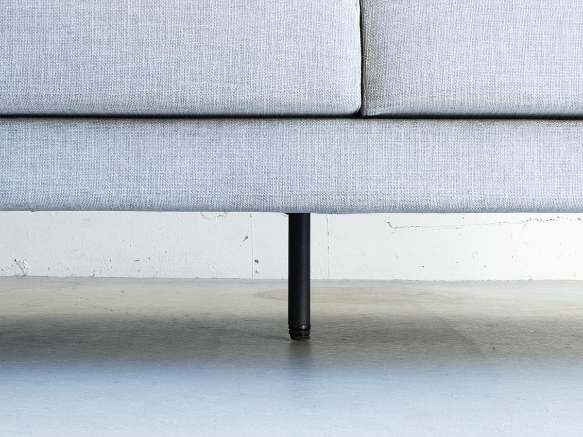 【フランネルソファ/FLANNEL SOFA / GOODS】のLENIS 2.5P SOFA / レニス 2.5人掛けソファ インテリア・キッズ・メンズ・レディースファッション・服の通販 founy(ファウニー) 　クッション　Cushion, Throw Pillow　シンプル　Simple, Minimal　スタンダード　Standard, Basic　パイピング　Piping, Trim Design　フォルム　Silhouette, Form　ポケット　Pocket, Pocket Detail　モダン　Modern, Contemporary　リラックス　Relax, Relaxed Fit　ホーム・キャンプ・アウトドア・お取り寄せ　Home Living / Home & Lifestyle / Camping Gear / Outdoor Camping　家具・インテリア　Home Furniture & Interior. Stylish & Functional Living Spaces　ソファー　Couches & Sofas　ブラック焼付塗装の中脚が付いています。|ID: prp329100004969602 ipo3291000000037269968