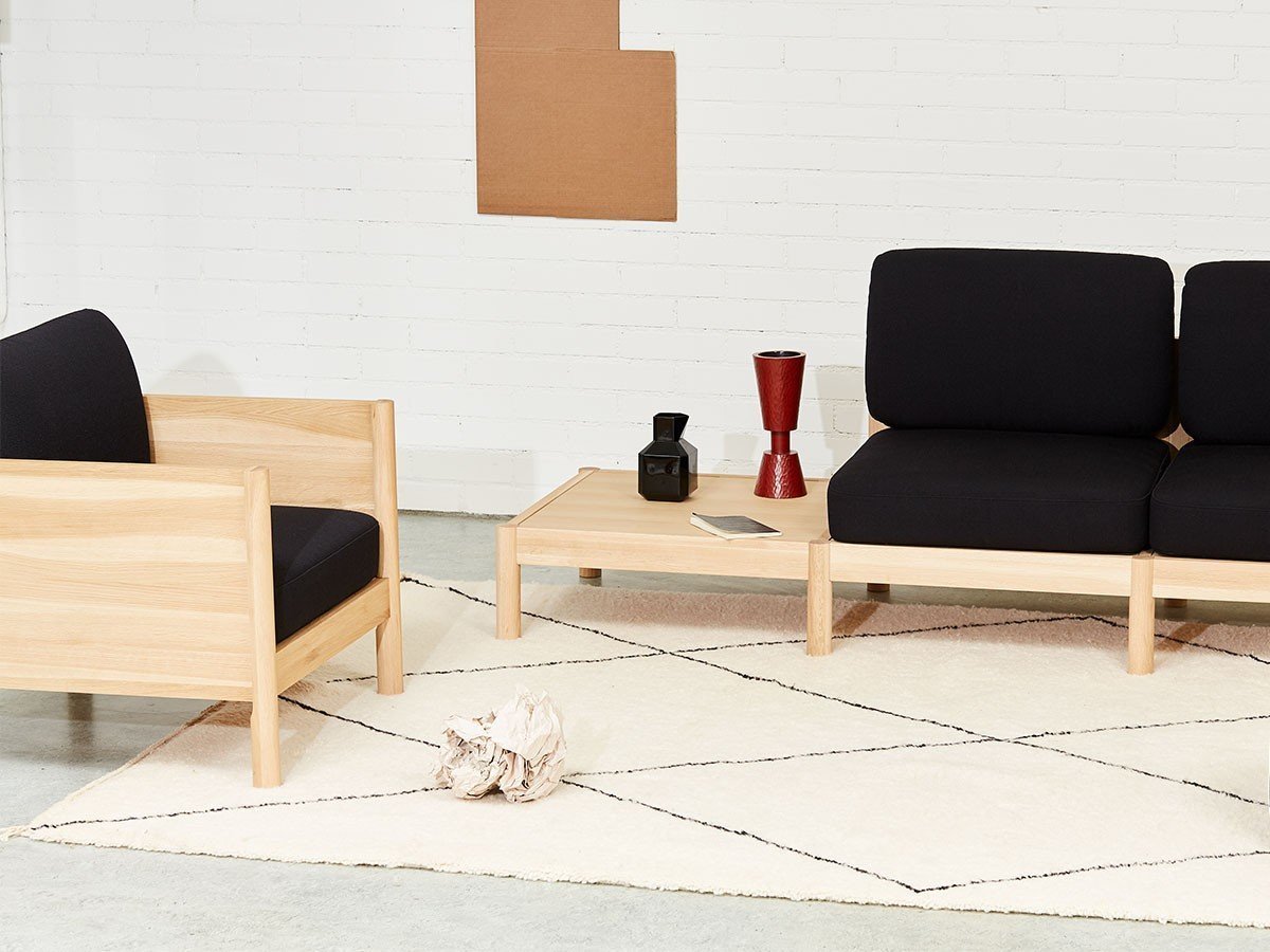 【カリモクニュースタンダード/KARIMOKU NEW STANDARD】のCASTOR LOBBY SOFA 1-SEATER / キャストール ロビーソファー 1シーター インテリア・キッズ・メンズ・レディースファッション・服の通販 founy(ファウニー) 　エレガント 上品　Elegant　クッション　Cushion, Throw Pillow　テーブル　Table, Dining Table　ファブリック　Fabric, Textile　フレーム　Frame, Outline　ホーム・キャンプ・アウトドア・お取り寄せ　Home Living / Home & Lifestyle / Camping Gear / Outdoor Camping　家具・インテリア　Home Furniture & Interior. Stylish & Functional Living Spaces　ソファー　Couches & Sofas　Photo Credit:Silvia Orlandi Puntino|ID: prp329100004969945 ipo3291000000037271830