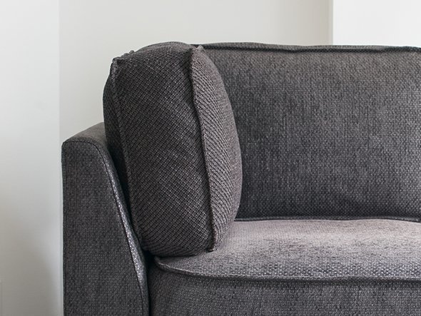 【フランネルソファ/FLANNEL SOFA / GOODS】のQUATT ONE ARM SOFA / クアット 2人掛け片肘ソファ インテリア・キッズ・メンズ・レディースファッション・服の通販 founy(ファウニー) 　クッション　Cushion, Throw Pillow　シンプル　Simple, Minimal　フェザー　Feather, Feather Detail　フォルム　Silhouette, Form　ホーム・キャンプ・アウトドア・お取り寄せ　Home Living / Home & Lifestyle / Camping Gear / Outdoor Camping　家具・インテリア　Home Furniture & Interior. Stylish & Functional Living Spaces　ソファー　Couches & Sofas　オプションのサイドクッションはソファと同色張地となります。別張地をご希望の場合はお問合せください。|ID: prp329100004970084 ipo3291000000037272822