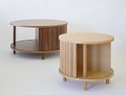 【アキ プラス/AKI+ / GOODS】のJYABARA Round Table / ジャバラ ラウンドテーブル 直径54cm 左:サイズ違いの「直径84cm(ウォールナット / フラッシュ板)」、右:本商品(オーク / フラッ|ID: prp329100004970481 ipo3291000000037275508