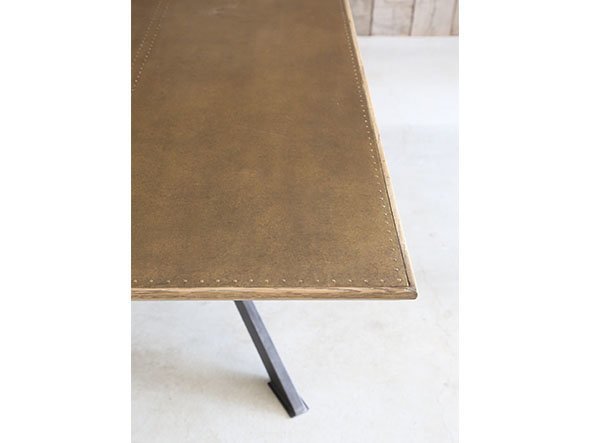 【ノットアンティークス/knot antiques / CRASH GATE】のMERLIN TABLE / マーリン テーブル 幅200cm インテリア・キッズ・メンズ・レディースファッション・服の通販 founy(ファウニー) 　テーブル　Table, Dining Table　ミックス　Mix, Mixed Style　ホーム・キャンプ・アウトドア・お取り寄せ　Home Living / Home & Lifestyle / Camping Gear / Outdoor Camping　家具・インテリア　Home Furniture & Interior. Stylish & Functional Living Spaces　テーブル　Dining, Coffee & Side Tables　ダイニングテーブル・食卓テーブル　Dining Tables　天板はホワイトオークをベースに金属の真鍮が天面に張られた個性的な仕上がり。|ID: prp329100004970490 ipo3291000000037275561