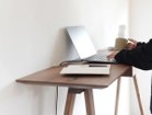【グリニッチ オリジナル ファニチャー/greeniche original furniture / GOODS】のStand Table 150 / スタンドテーブル 150 オプションで切り欠き加工を追加すると、天板下からコードを伸ばして使用いただけます。|ID: prp329100004970788 ipo3291000000037277219