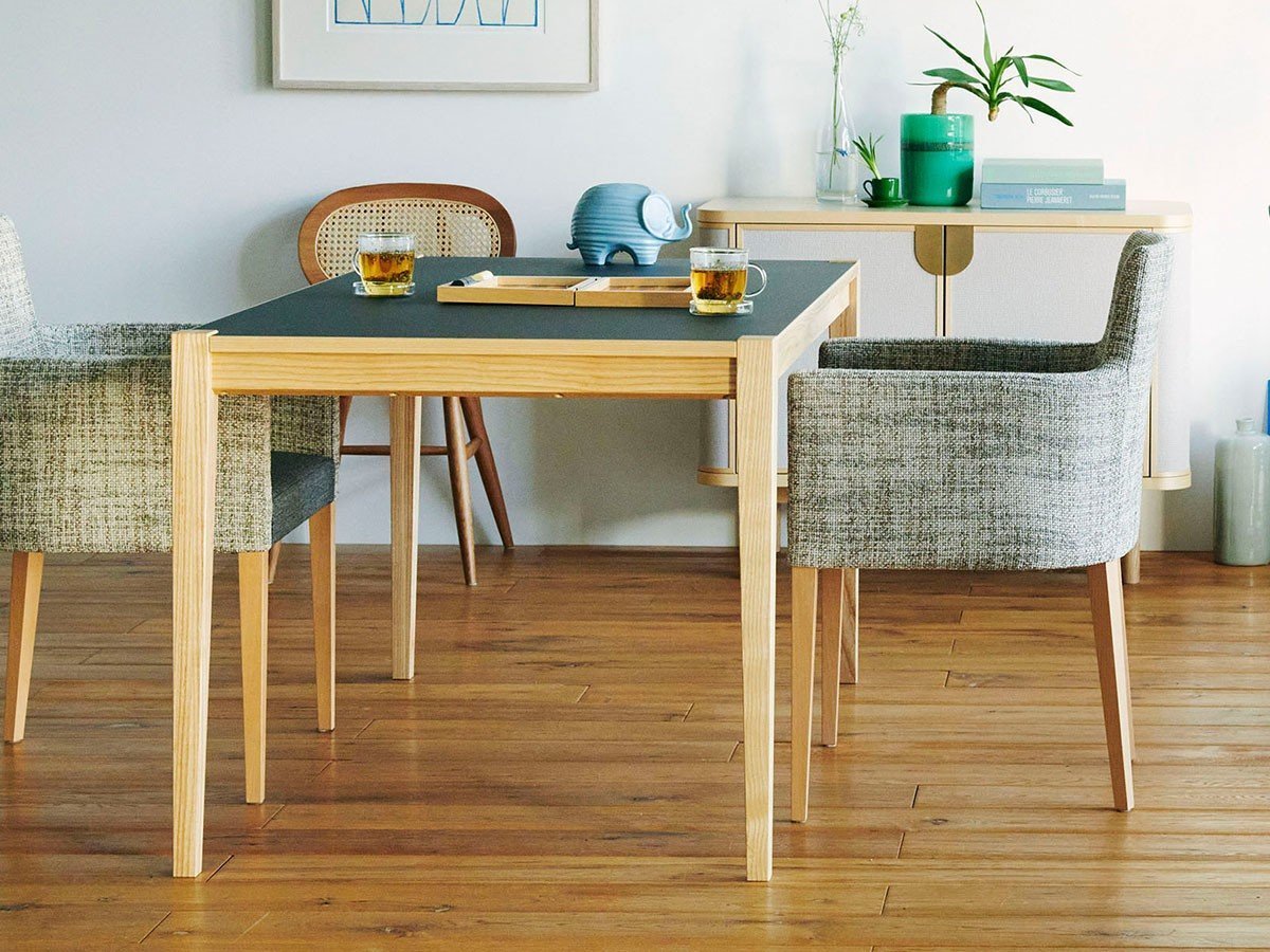 【イデー/IDEE / GOODS】のNOVA DINING TABLE SQUARE 1400 / ノヴァ ダイニング テーブル スクエア 1400(リノリウム天板) インテリア・キッズ・メンズ・レディースファッション・服の通販 founy(ファウニー) 　コンパクト　Compact, Small Size　スクエア　Square, Square Shape　テーブル　Table, Dining Table　フィット　Fit, Slim Fit　モダン　Modern, Contemporary　抗菌　Antibacterial, Bacteria-Resistant　ホーム・キャンプ・アウトドア・お取り寄せ　Home Living / Home & Lifestyle / Camping Gear / Outdoor Camping　家具・インテリア　Home Furniture & Interior. Stylish & Functional Living Spaces　テーブル　Dining, Coffee & Side Tables　ダイニングテーブル・食卓テーブル　Dining Tables　スタイリングイメージ|ID: prp329100004970854 ipo3291000000037277528