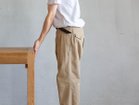【イージーライフ/Easy Life / GOODS】のANTHEM TABLE / アンセム 伸長式テーブル 幅85cm 伸長部の脚裏面にはキャスターがついているため、スムーズに出し入れが可能です。|ID: prp329100004970967 ipo3291000000037278084