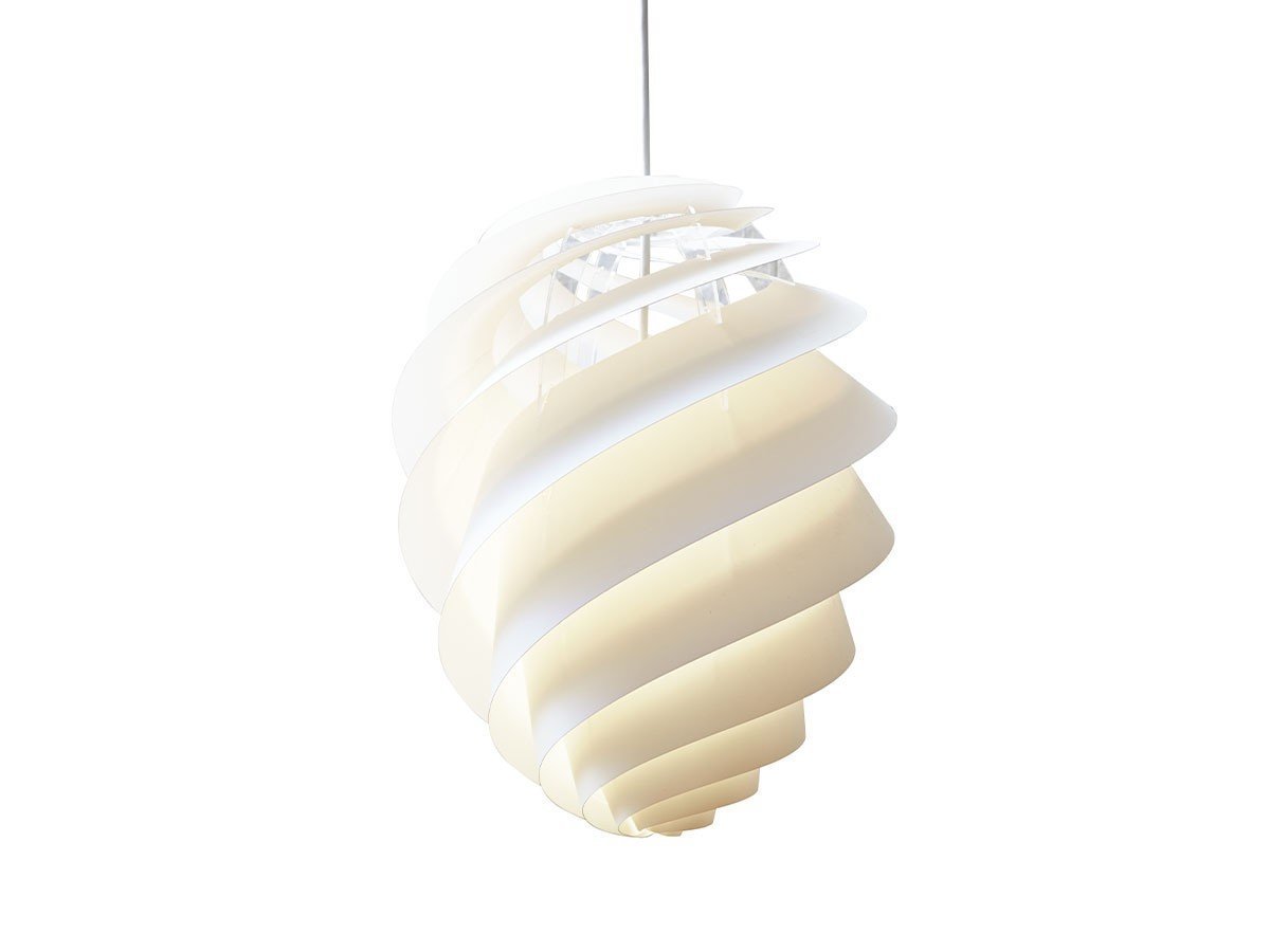 【レ クリント/LE KLINT / GOODS】のSWIRL PENDANT 2 / スワール ペンダント 2 M(ホワイト) インテリア・キッズ・メンズ・レディースファッション・服の通販 founy(ファウニー) 　ハンド　Hand, Handmade　フォルム　Silhouette, Form　プリーツ　Pleats, Pleated　送料無料　Free Shipping　ホーム・キャンプ・アウトドア・お取り寄せ　Home Living / Home & Lifestyle / Camping Gear / Outdoor Camping　家具・インテリア　Home Furniture & Interior. Stylish & Functional Living Spaces　ライト・照明　Lamps & Lighting Fixtures　ペンダントライト・吊り下げ照明　Pendant Light / Hanging Light Fixture　点灯時|ID: prp329100004971066 ipo3291000000037278767