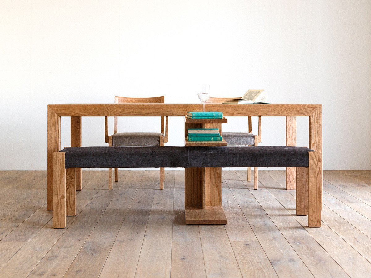 【ヒラシマ/HIRASHIMA / GOODS】のCARAMELLA Bench C / カラメッラ ベンチ C インテリア・キッズ・メンズ・レディースファッション・服の通販 founy(ファウニー) 　クッション　Cushion, Throw Pillow　バランス　Balance, Style Balance　ファブリック　Fabric, Textile　ホーム・キャンプ・アウトドア・お取り寄せ　Home Living / Home & Lifestyle / Camping Gear / Outdoor Camping　家具・インテリア　Home Furniture & Interior. Stylish & Functional Living Spaces　チェア・椅子　Seating & Chairs　ダイニングベンチ・玄関ベンチ　Bench & Dining Benches　脚部:オーク、サイズ:幅154cm|ID: prp329100004971106 ipo3291000000037279092