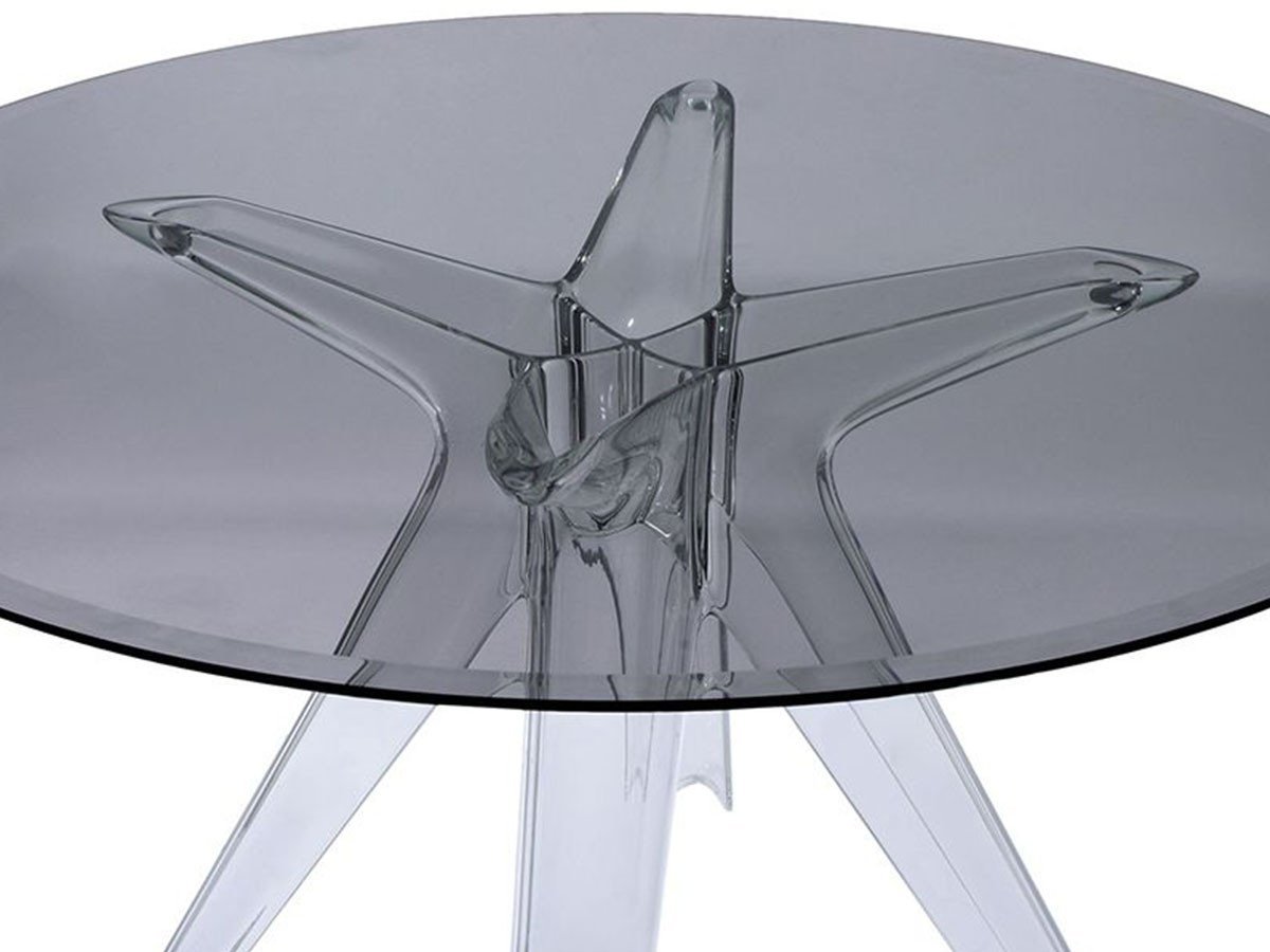 【カルテル/Kartell / GOODS】のSIR GIO ROUND / サージオ ラウンド インテリア・キッズ・メンズ・レディースファッション・服の通販 founy(ファウニー) 　エレガント 上品　Elegant　ガラス　Glass, Glassware　テーブル　Table, Dining Table　ラウンド　Round, Round Neck　ホーム・キャンプ・アウトドア・お取り寄せ　Home Living / Home & Lifestyle / Camping Gear / Outdoor Camping　家具・インテリア　Home Furniture & Interior. Stylish & Functional Living Spaces　テーブル　Dining, Coffee & Side Tables　ダイニングテーブル・食卓テーブル　Dining Tables　ホーム・キャンプ・アウトドア・お取り寄せ　Home Living / Home & Lifestyle / Camping Gear / Outdoor Camping　家具・インテリア　Home Furniture & Interior. Stylish & Functional Living Spaces　テーブル　Dining, Coffee & Side Tables　カフェテーブル・丸型テーブル　Cafe & Bistro Tables　天板スモーク、脚部トランスペアレント|ID: prp329100004971340 ipo3291000000037280591