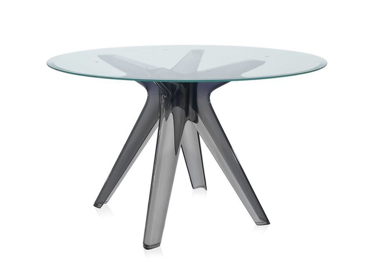【カルテル/Kartell / GOODS】のSIR GIO ROUND / サージオ ラウンド インテリア・キッズ・メンズ・レディースファッション・服の通販 founy(ファウニー) 　エレガント 上品　Elegant　ガラス　Glass, Glassware　テーブル　Table, Dining Table　ラウンド　Round, Round Neck　ホーム・キャンプ・アウトドア・お取り寄せ　Home Living / Home & Lifestyle / Camping Gear / Outdoor Camping　家具・インテリア　Home Furniture & Interior. Stylish & Functional Living Spaces　テーブル　Dining, Coffee & Side Tables　ダイニングテーブル・食卓テーブル　Dining Tables　ホーム・キャンプ・アウトドア・お取り寄せ　Home Living / Home & Lifestyle / Camping Gear / Outdoor Camping　家具・インテリア　Home Furniture & Interior. Stylish & Functional Living Spaces　テーブル　Dining, Coffee & Side Tables　カフェテーブル・丸型テーブル　Cafe & Bistro Tables　天板グリーン、脚部スモーク|ID: prp329100004971340 ipo3291000000037280597