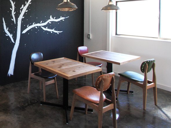【イカピー/ikp / GOODS】のCAFE STYLE TABLE 700 / カフェ風テーブル 700 インテリア・キッズ・メンズ・レディースファッション・服の通販 founy(ファウニー) 　オイル　Body Oil　テーブル　Table, Dining Table　ホーム・キャンプ・アウトドア・お取り寄せ　Home Living / Home & Lifestyle / Camping Gear / Outdoor Camping　家具・インテリア　Home Furniture & Interior. Stylish & Functional Living Spaces　テーブル　Dining, Coffee & Side Tables　カフェテーブル・丸型テーブル　Cafe & Bistro Tables　ユーズド感のあるチェアとの組み合わせでカフェ風の雰囲気に。|ID: prp329100004971399 ipo3291000000037280946