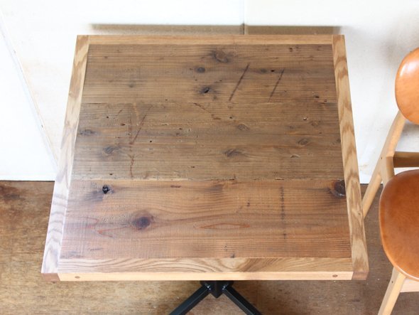 【イカピー/ikp / GOODS】のCAFE STYLE TABLE 700 / カフェ風テーブル 700 インテリア・キッズ・メンズ・レディースファッション・服の通販 founy(ファウニー) 　オイル　Body Oil　テーブル　Table, Dining Table　ホーム・キャンプ・アウトドア・お取り寄せ　Home Living / Home & Lifestyle / Camping Gear / Outdoor Camping　家具・インテリア　Home Furniture & Interior. Stylish & Functional Living Spaces　テーブル　Dining, Coffee & Side Tables　カフェテーブル・丸型テーブル　Cafe & Bistro Tables　古材のならではのキズやペイントも魅力のひとつ。|ID: prp329100004971399 ipo3291000000037280948
