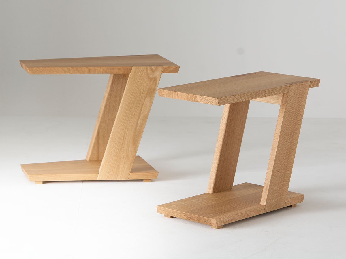 【日進木工/NISSHIN MOKKOU / GOODS】のCARVE Side Table / カーヴ サイドテーブル 長方形 インテリア・キッズ・メンズ・レディースファッション・服の通販 founy(ファウニー) 　送料無料　Free Shipping　シンプル　Simple, Minimal　テーブル　Table, Dining Table　台形　A-Line, Trapezoid Shape　雑誌　Magazine, Fashion Magazine　ホーム・キャンプ・アウトドア・お取り寄せ　Home Living / Home & Lifestyle / Camping Gear / Outdoor Camping　家具・インテリア　Home Furniture & Interior. Stylish & Functional Living Spaces　テーブル　Dining, Coffee & Side Tables　サイドテーブル・ナイトテーブル　Side & End Tables　奥:同シリーズの「台形」、手前:本商品|ID: prp329100004972391 ipo3291000000037285297