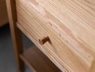 【シーヴ/SIEVE / GOODS】のSlope Night Table / スロープ ナイトテーブル 小さめで可愛らしい形状の取手は、指でつまみやすい形になっています。|ID: prp329100004972441 ipo3291000000037285549