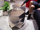 【三代目板金屋/Bankinya / GOODS】のhexagon stool / coffee table / ヘキサゴン スツール / コーヒーテーブル 手前:鏡面仕上げ、奥:ヘアライン仕上げ|ID: prp329100004972632 ipo3291000000037286379