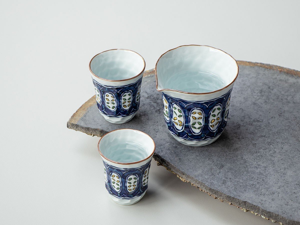 【源右衛門窯/Gen Emon Kiln / GOODS】の染錦格子花紋 酒器 / 染錦格子花紋 酒器 インテリア・キッズ・メンズ・レディースファッション・服の通販 founy(ファウニー) 　送料無料　Free Shipping　テーブル　Table, Dining Table　フォルム　Silhouette, Form　モチーフ　Motif, Design Theme　参考イメージ|ID: prp329100004972832 ipo3291000000037287255