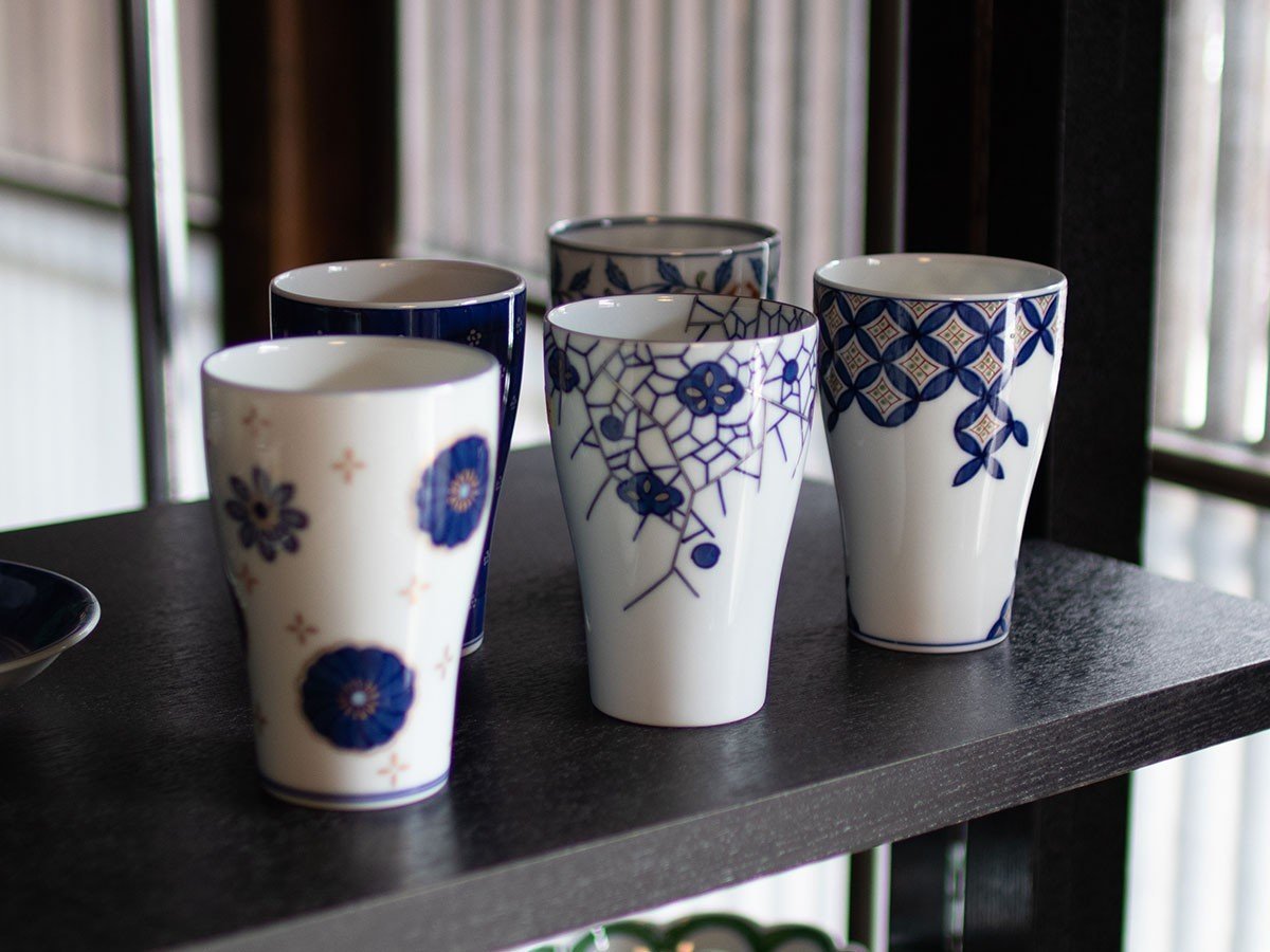 【源右衛門窯/Gen Emon Kiln / GOODS】の染錦花ちらし フリーカップ / 染錦花ちらし フリーカップ インテリア・キッズ・メンズ・レディースファッション・服の通販 founy(ファウニー) 　送料無料　Free Shipping　グラス　Glass, Eyewear　タンブラー　Tumbler, Travel Mug　テーブル　Table, Dining Table　フォルム　Silhouette, Form　参考イメージ|ID: prp329100004972858 ipo3291000000037287362