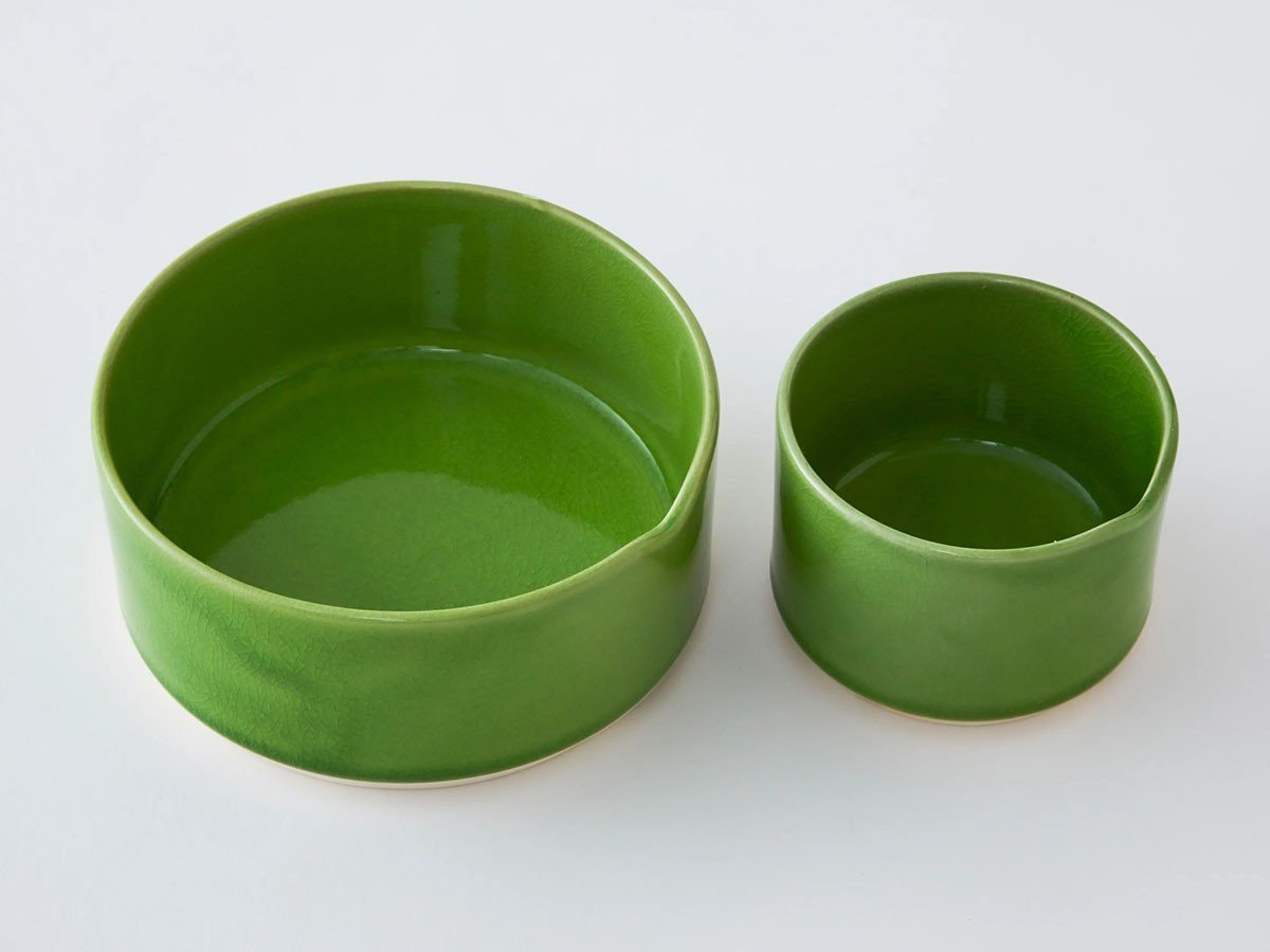 【ハス/HASU / GOODS】のGREEN CRACKLE Stacking bowl M / 緑貫入 重ね中鉢 インテリア・キッズ・メンズ・レディースファッション・服の通販 founy(ファウニー) 　シンプル　Simple, Minimal　テーブル　Table, Dining Table　フォルム　Silhouette, Form　エレガント 上品　Elegant　皿　Plate, Dish　左:本商品、右:サイズ違いの「重ね小鉢」|ID: prp329100004972902 ipo3291000000037287573