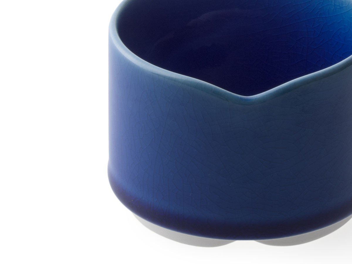 【ハス/HASU / GOODS】のAZURE CRACKLE Stacking bowl S / 瑠璃貫入 重ね小鉢 インテリア・キッズ・メンズ・レディースファッション・服の通販 founy(ファウニー) 　シンプル　Simple, Minimal　テーブル　Table, Dining Table　フォルム　Silhouette, Form　エレガント 上品　Elegant　皿　Plate, Dish　縁のくぼみにはスプーンなどを置くことができ、差したまま重ねることもできます。|ID: prp329100004972913 ipo3291000000037287645