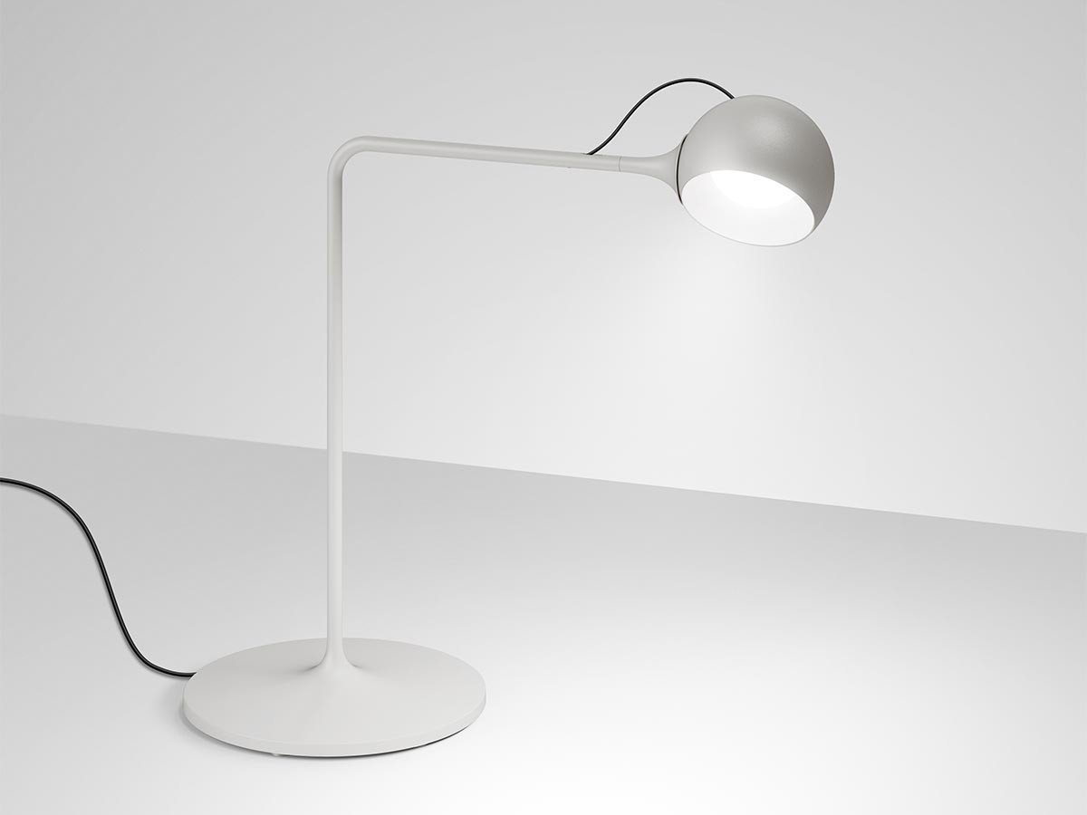【アルテミデ/Artemide / GOODS】のIXA Table / イクサ テーブル インテリア・キッズ・メンズ・レディースファッション・服の通販 founy(ファウニー) 　送料無料　Free Shipping　クラシック　Classic, Timeless Style　シンプル　Simple, Minimal　テーブル　Table, Dining Table　デスク　Desk, Work Desk　マグネット　Magnet, Magnetic Closure　ホーム・キャンプ・アウトドア・お取り寄せ　Home Living / Home & Lifestyle / Camping Gear / Outdoor Camping　家具・インテリア　Home Furniture & Interior. Stylish & Functional Living Spaces　ライト・照明　Lamps & Lighting Fixtures　デスクライト・卓上照明　Desk Lamp / Table Lamp / Study Light　ホワイトグレー|ID: prp329100004986522 ipo3291000000037351224