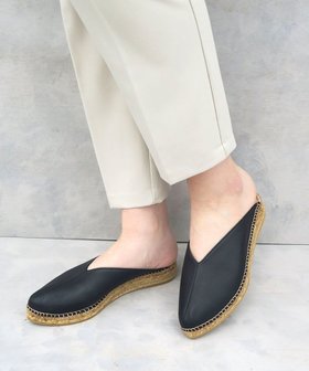 【ガイモ/gaimo】 【gaimo/ガイモ】Vカットミュール人気、トレンドファッション・服の通販 founy(ファニー) ファッション Fashion レディースファッション WOMEN シューズ Shoes シンプル Simple センター Center トレンド Trend ハンド Hand フラット Flat ミュール Mule おすすめ Recommend |ID:prp329100001257912