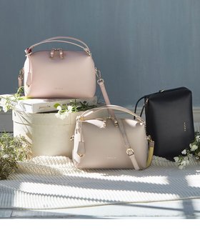 【トッカ/TOCCA】 MELODY LEATHER POCHETTE ポシェットバッグ人気、トレンドファッション・服の通販 founy(ファニー) ファッション Fashion レディースファッション WOMEN バッグ Bag シンプル Simple スクエア Square ハンドバッグ Handbag フェミニン Feminine フォルム Form フラット Flat ポケット Pocket ポシェット Pochette モダン Modern ロマンティック Romantic 財布 Wallet 雑誌 Magazine |ID:prp329100002112374