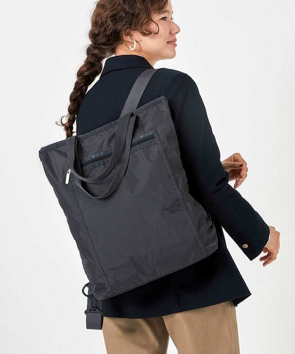 【レスポートサック/LeSportsac】のEVERYDAY TH BACKPACK/サンダー インテリア・キッズ・メンズ・レディースファッション・服の通販 founy(ファニー) 　ファッション　Fashion　レディースファッション　WOMEN　バッグ　Bag　クッション　Cushion　軽量　Lightweight　シンプル　Simple　スポーツ　Sports　プリント　Print　ポケット　Pocket　マグネット　Magnet　無地　Plain Color　リュック　Ruck Sack　おすすめ　Recommend　旅行　Travel　エレガント 上品　Elegant　ビジネス 仕事 通勤　Business　サンダー|ID: prp329100002924487 ipo3291000000027114047