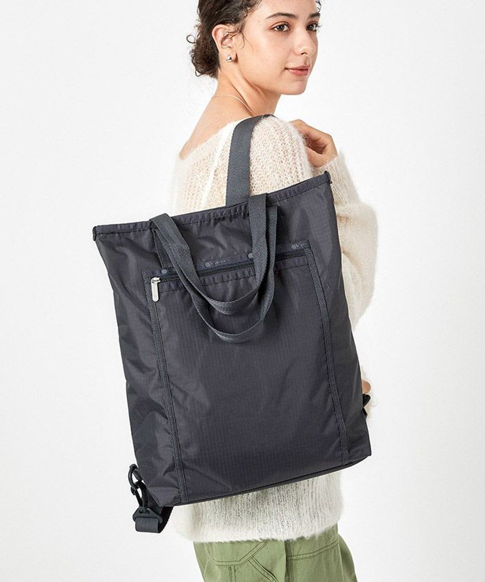 【レスポートサック/LeSportsac】のEVERYDAY TH BACKPACK/サンダー 人気、トレンドファッション・服の通販 founy(ファニー) 　ファッション　Fashion　レディースファッション　WOMEN　バッグ　Bag　クッション　Cushion　軽量　Lightweight　シンプル　Simple　スポーツ　Sports　プリント　Print　ポケット　Pocket　マグネット　Magnet　無地　Plain Color　リュック　Ruck Sack　おすすめ　Recommend　旅行　Travel　エレガント 上品　Elegant　ビジネス 仕事 通勤　Business　 other-1|ID: prp329100002924487 ipo3291000000029053539