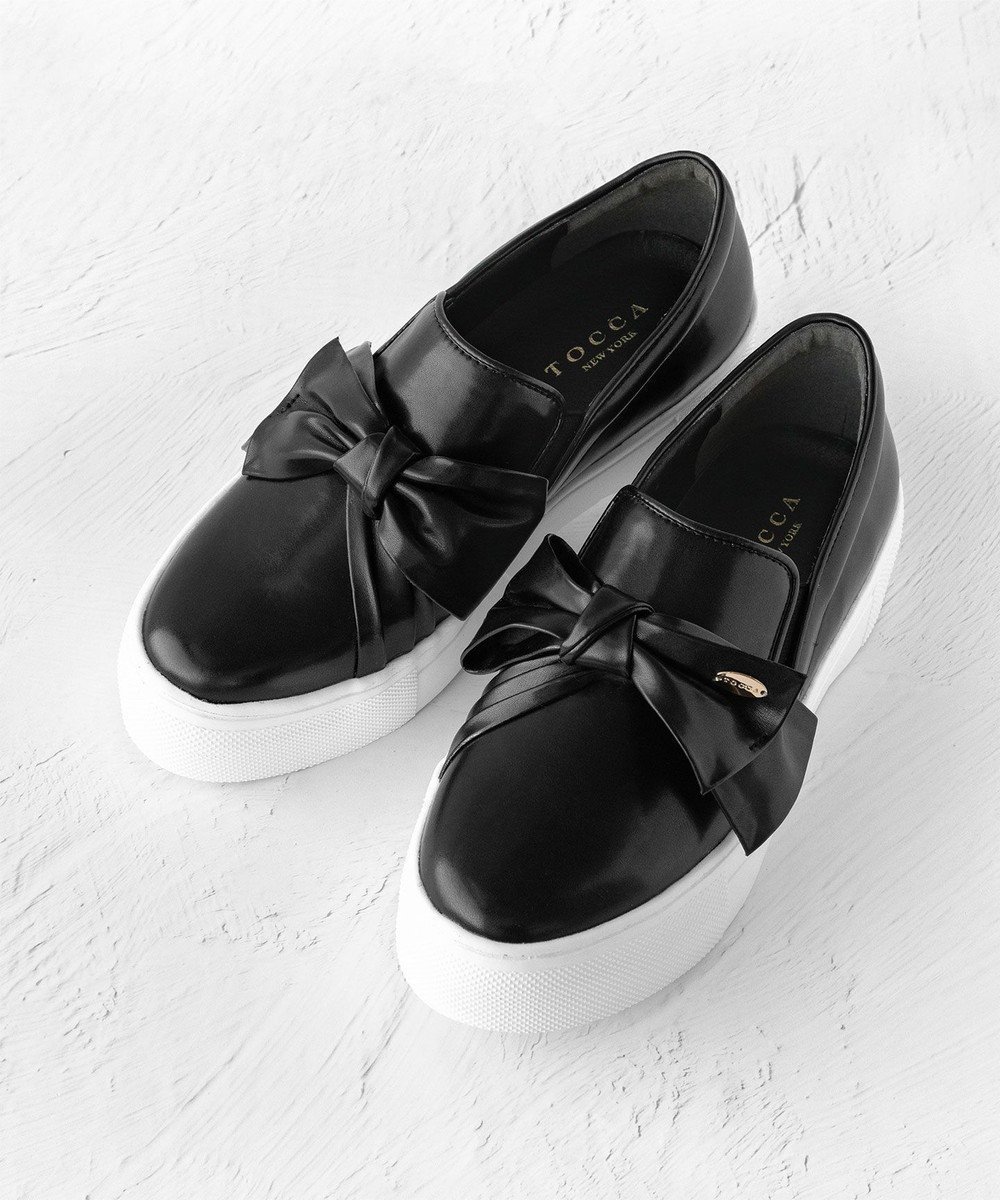 【トッカ/TOCCA】の【晴雨兼用】【軽量】NUANCE RIBBON SNEAKERS スニーカー インテリア・キッズ・メンズ・レディースファッション・服の通販 founy(ファニー) 　ファッション　Fashion　レディースファッション　WOMEN　アシンメトリー　Asymmetry　厚底　Platforms　クッション　Cushion　抗菌　Antibacterial　軽量　Lightweight　スニーカー　Sneakers　雑誌　Magazine　フェミニン　Feminine　プレート　Plate　メタル　Metal　リボン　Ribbon　リュクス　Luxe　ロマンティック　Romantic　再入荷　Restock/Back In Stock/Re Arrival　エレガント 上品　Elegant　ブラック系|ID: prp329100002940664 ipo3291000000028414114