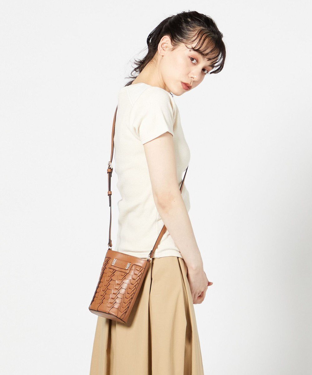 【ラ バガジェリー/LA BAGAGERIE】の【veganview】v piece mesh mini shoulder bag インテリア・キッズ・メンズ・レディースファッション・服の通販 founy(ファニー) 　ファッション　Fashion　レディースファッション　WOMEN　バッグ　Bag　ポケット　Pocket　マグネット　Magnet　メッシュ　Mesh　モチーフ　Motif　定番　Standard　軽量　Lightweight　キャメル|ID: prp329100003086548 ipo3291000000028402641