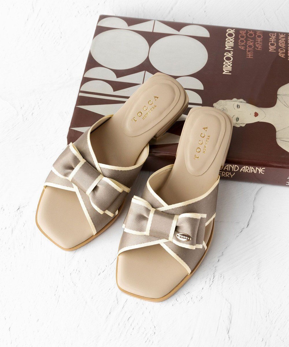 【トッカ/TOCCA】のBICOLOR RIBBON FLAT SANDALS サンダル インテリア・キッズ・メンズ・レディースファッション・服の通販 founy(ファニー) 　ファッション　Fashion　レディースファッション　WOMEN　2023年　2023　2023春夏・S/S　Ss,Spring/Summer,2023　S/S・春夏　Ss・Spring/Summer　クッション　Cushion　サマー　Summer　サンダル　Sandals　フェミニン　Feminine　フラット　Flat　ベーシック　Basic　リボン　Ribbon　リュクス　Luxe　夏　Summer　春　Spring　ベージュ系|ID: prp329100003167870 ipo3291000000028908487