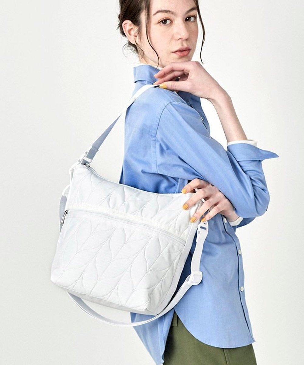 【レスポートサック/LeSportsac】のBUCKET SHOULDER BAG/ブレイディドデボスホワイト 人気、トレンドファッション・服の通販 founy(ファニー) 　ファッション　Fashion　レディースファッション　WOMEN　アウトドア　シンプル　手帳　ポケット　無地　送料無料　Free Shipping　おすすめ　Recommend　 other-1|ID: prp329100003185678 ipo3291000000023958168